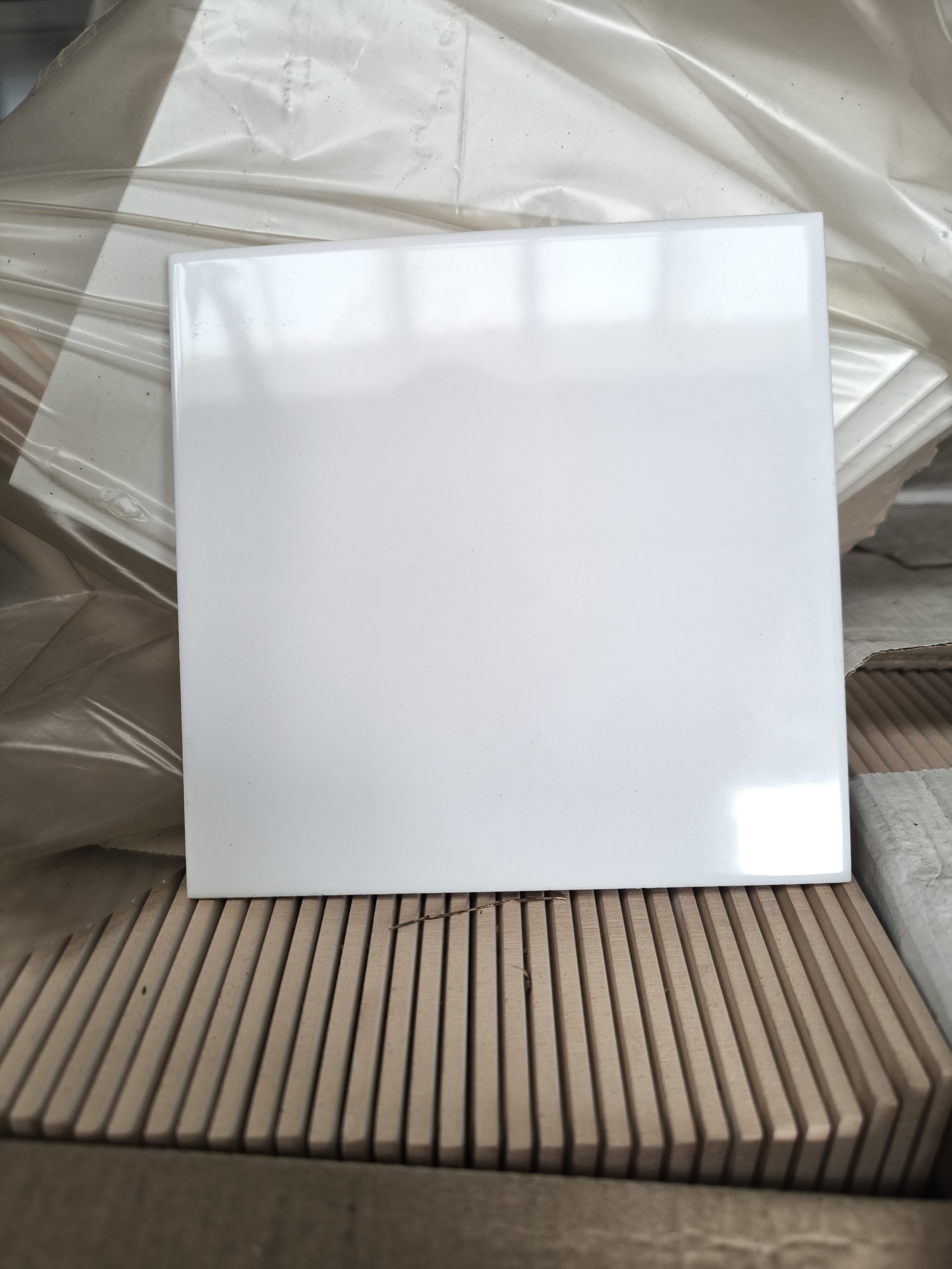 Nyt, Vægflise, blank hvid, 15x15 cm